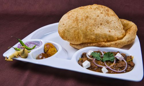 chole bhature delhi ka famous food