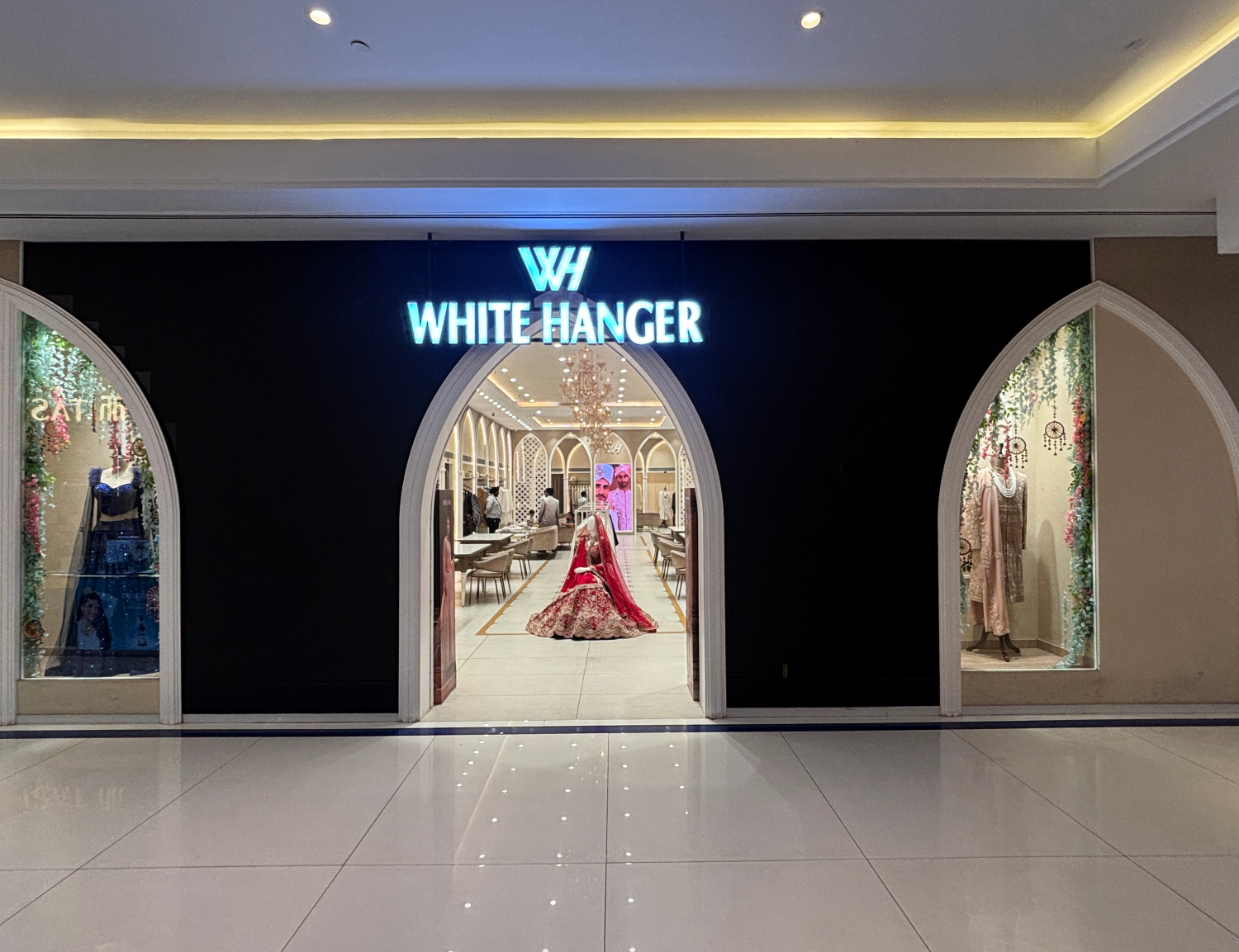 White Hanger